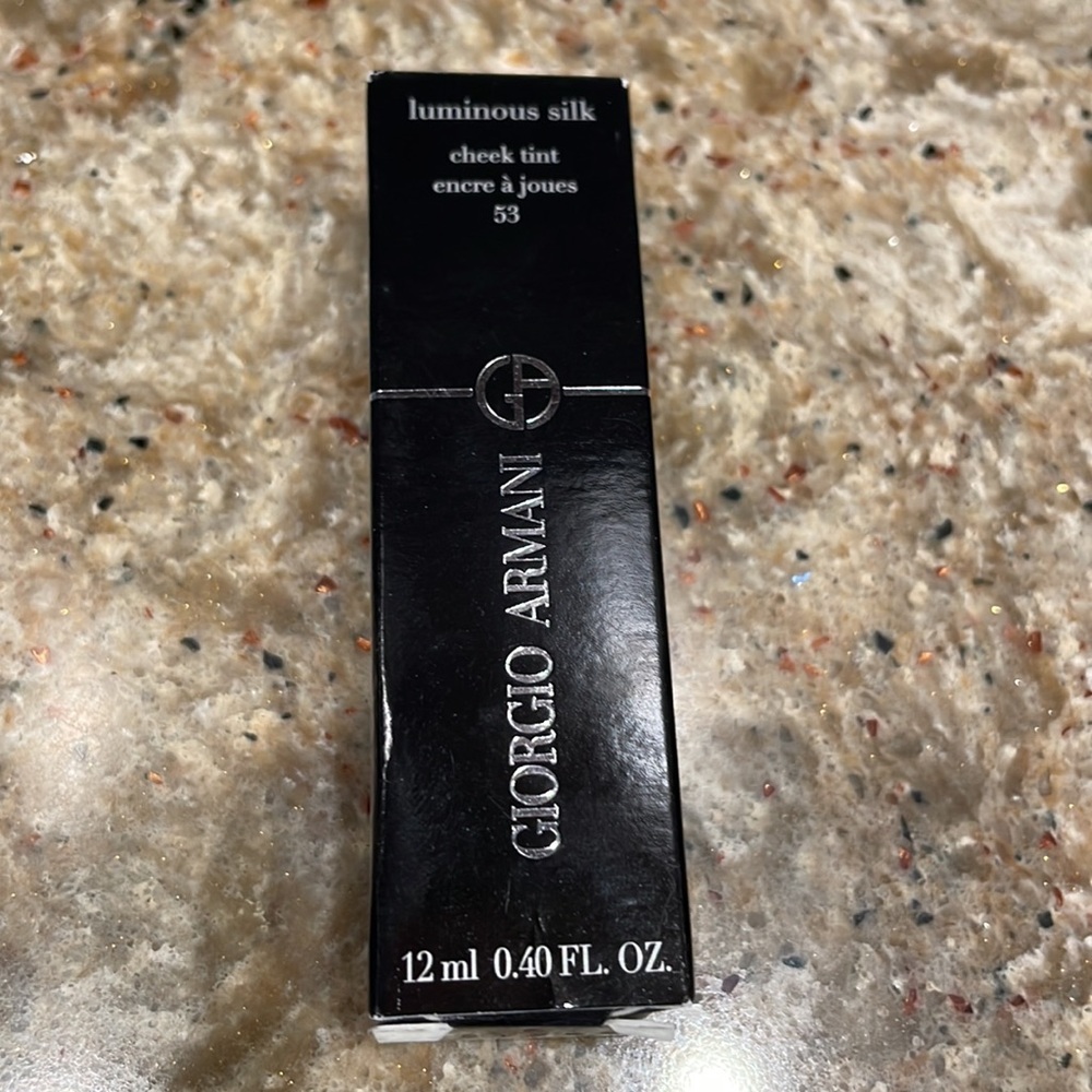 NEW Armani Beauty
Cheek Tint Longwear Lightweight Liquid Blush - Picture 4 of 5